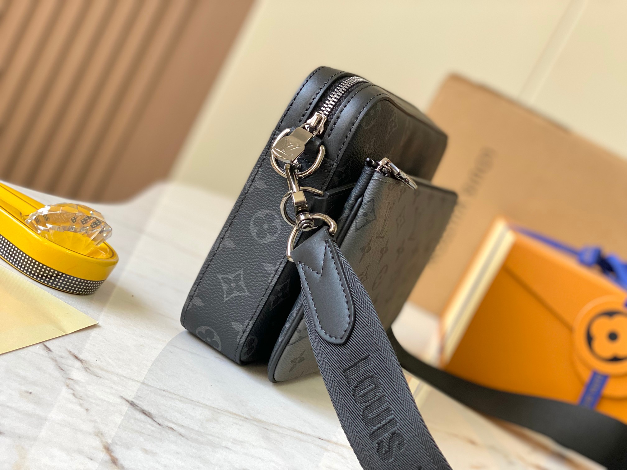 ルイ・ヴィトン「Louis Vuitton」Trio メッセンジャーバッグ