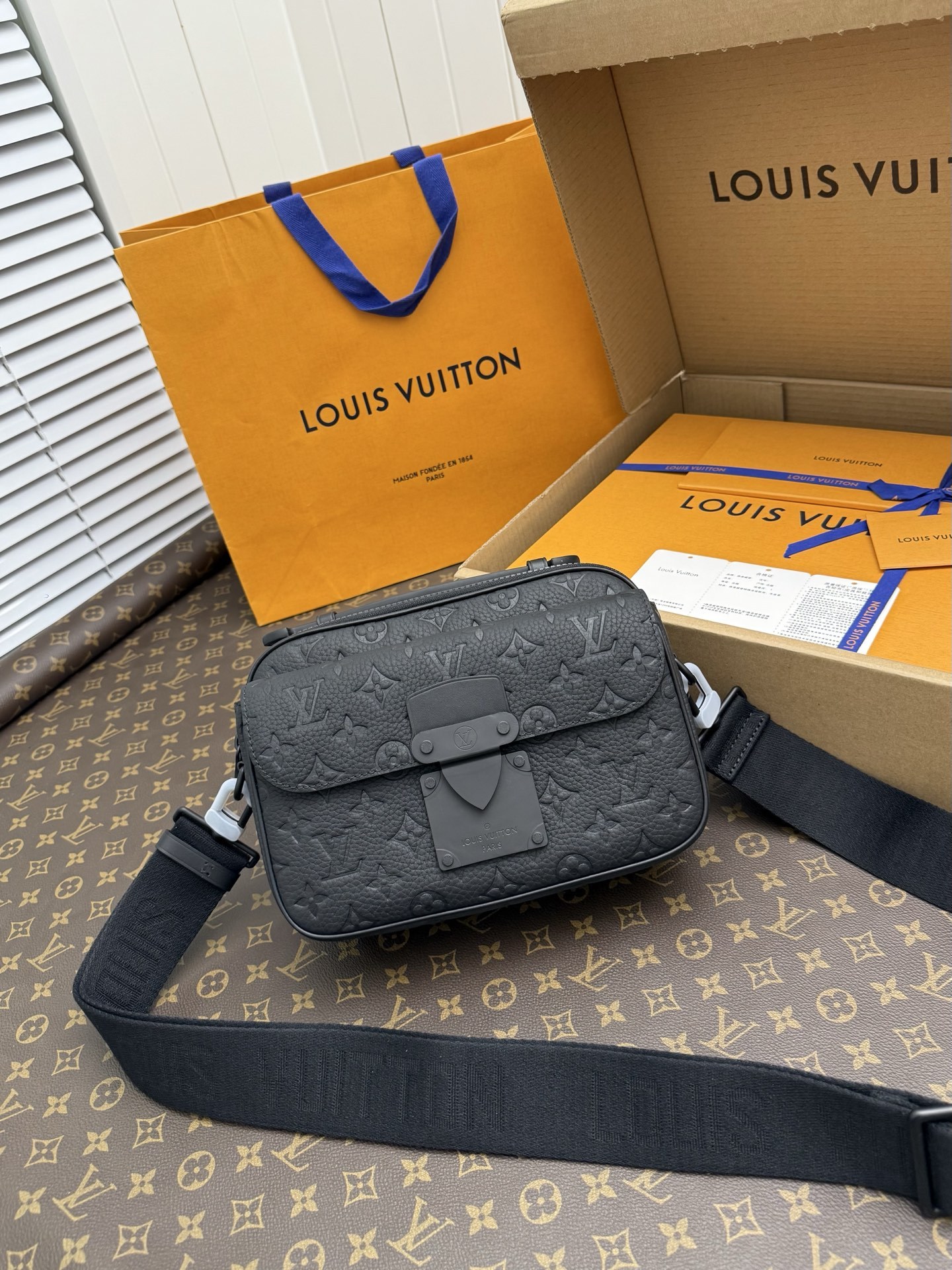 ルイ・ヴィトン「Louis Vuitton」S Lock トーリロンレザー メッセンジャーバッグ