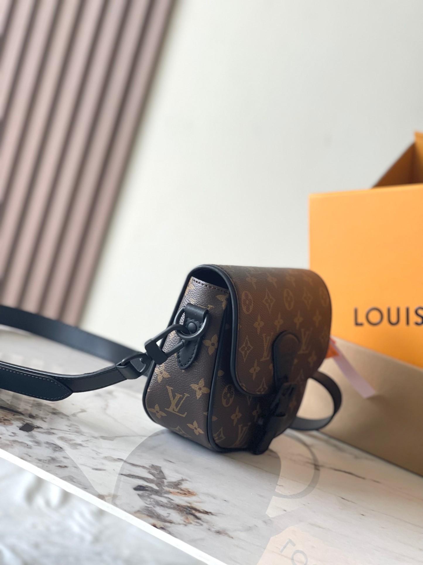 ルイ・ヴィトン「Louis Vuitton」Montsouris メッセンジャーバッグ