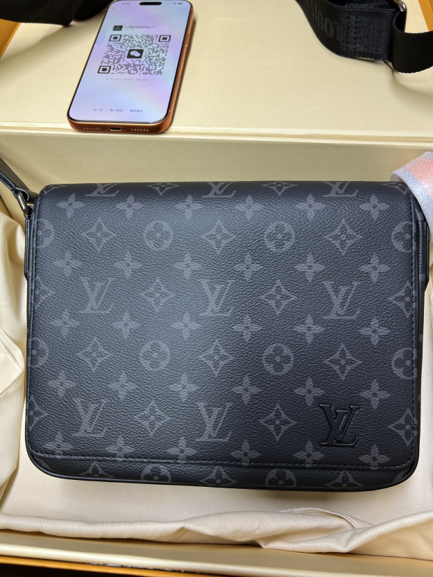 ルイ・ヴィトン「Louis Vuitton」istrict PM メッセンジャーバッグ