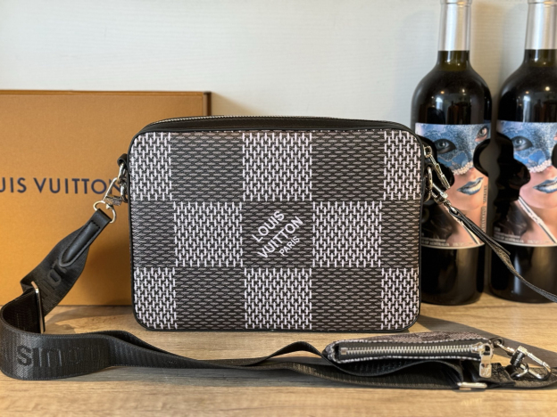 ルイ・ヴィトン「Louis Vuitton」Monogram Eclipse Trio メッセンジャーバッグ