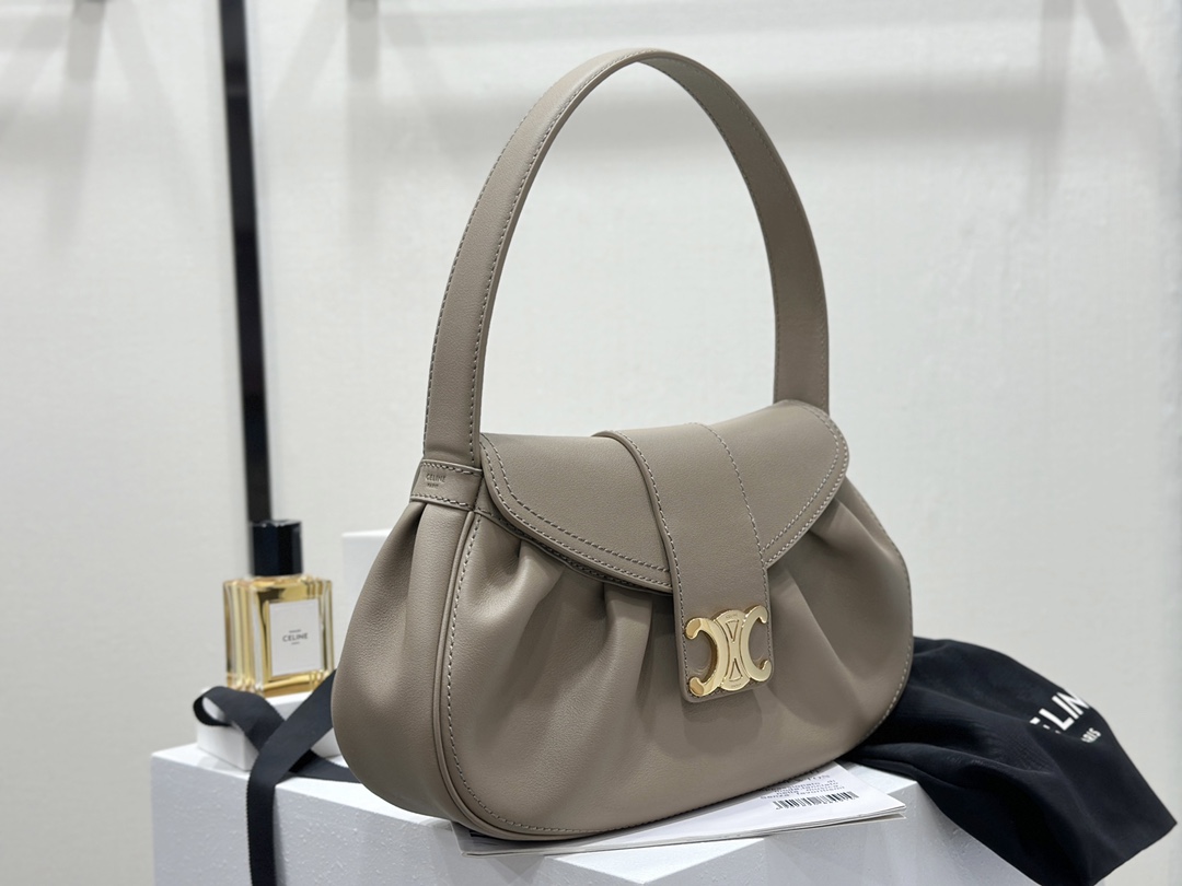 セリーヌ「Celine」Triomphe バゲットバッグ