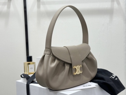 セリーヌ「Celine」Triomphe バゲットバッグ
