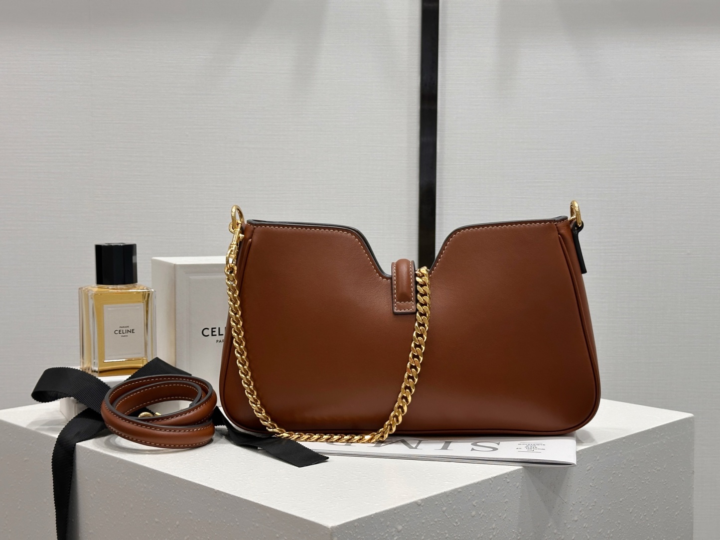 セリーヌ「Celine」CAMILLE 16 SOFT ショルダーバッグ