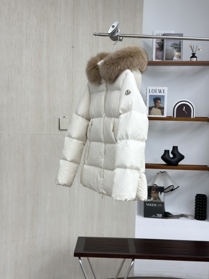 モンクレール「Moncler」Laichefur Aラインフード付きダウンジャケット