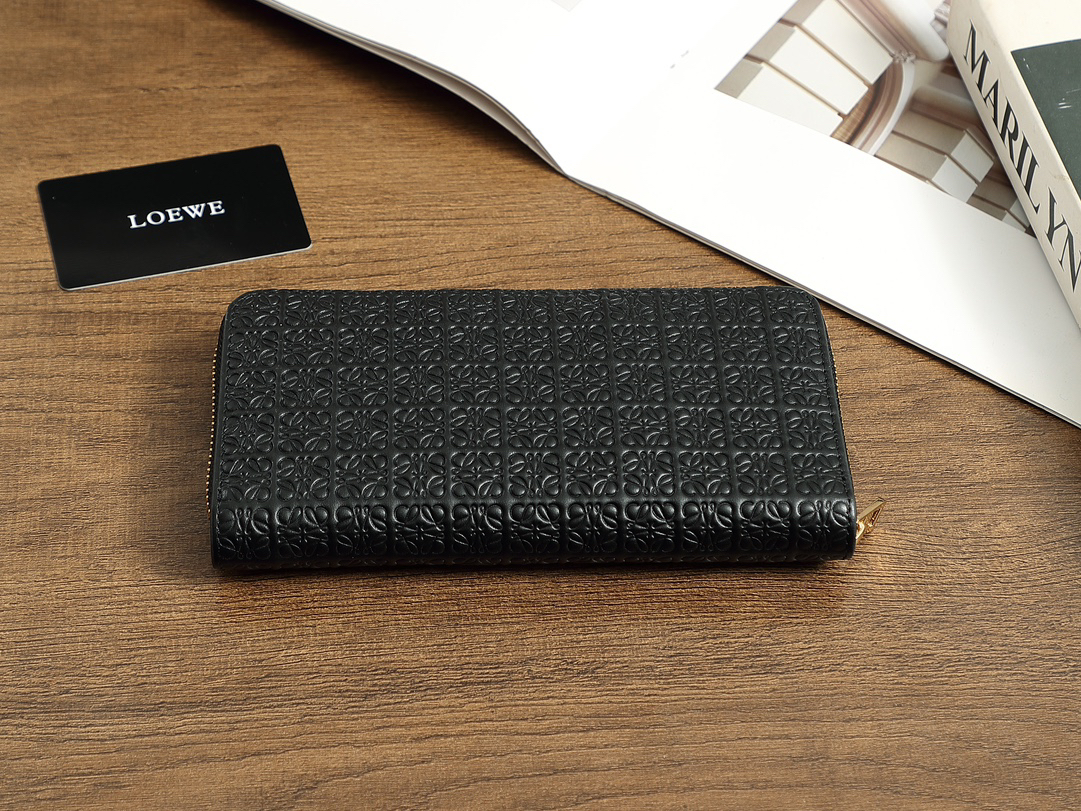 ロエベ「Loewe」ジッパー付き財布