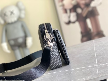 ルイ・ヴィトン「Louis Vuitton」新作 Trio メッセンジャーバッグ