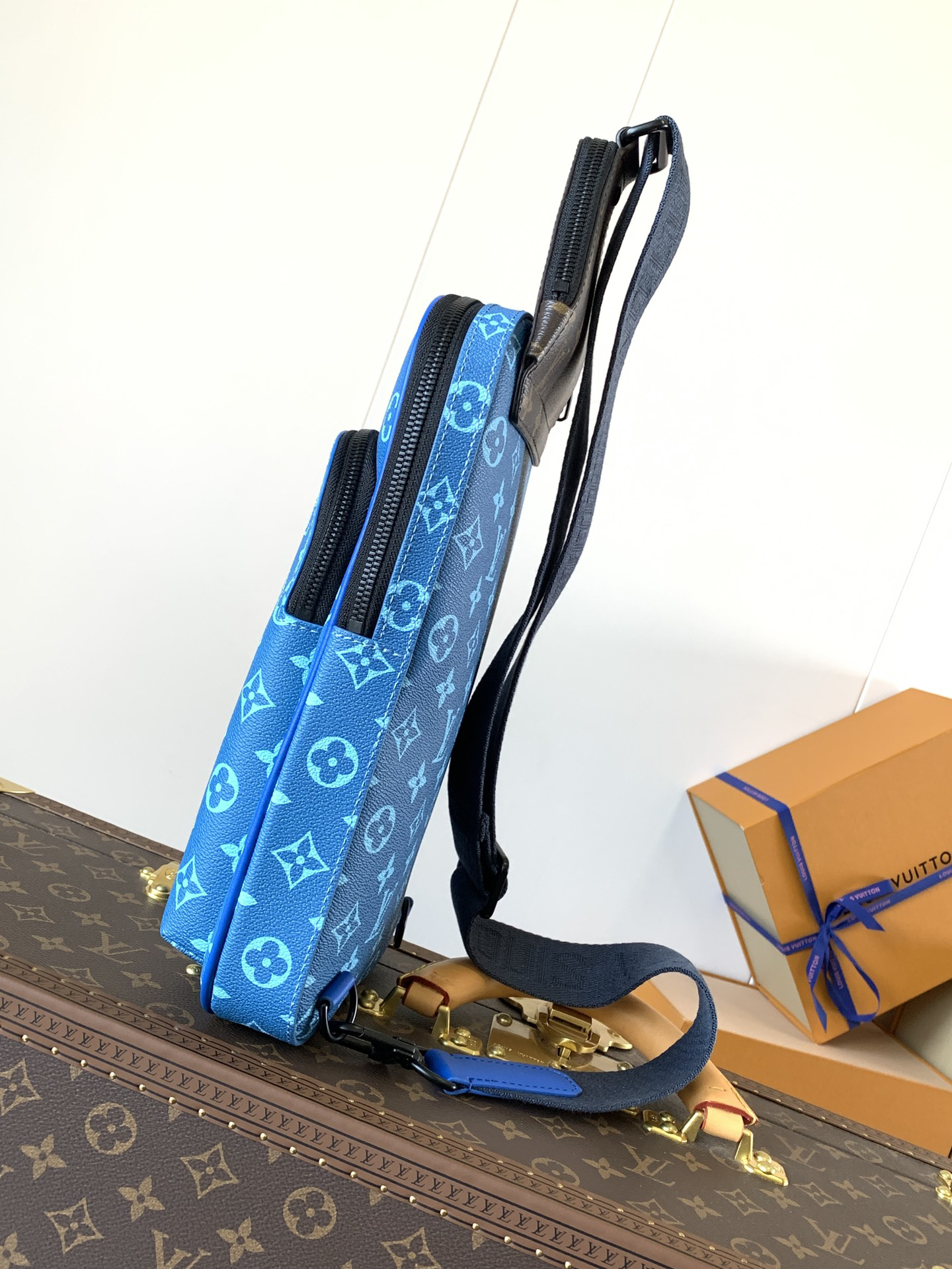 ルイ・ヴィトン「Louis Vuitton」Avenue ショルダーバッグ＆クロスボディバッグ