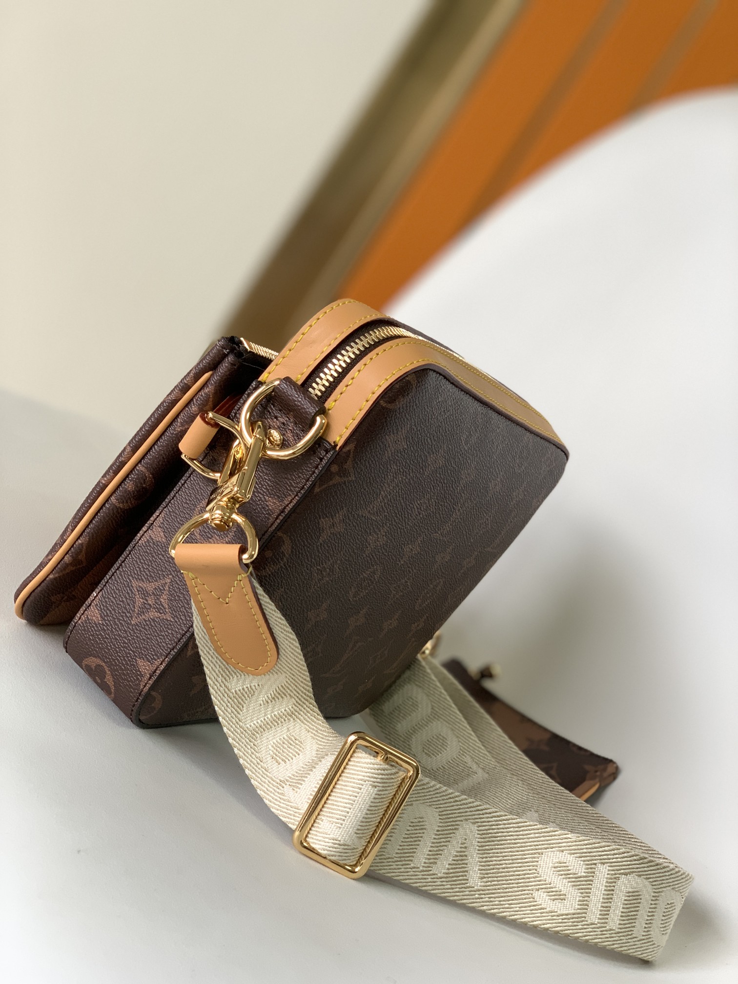 ルイ・ヴィトン「Louis Vuitton」新作 Trio メッセンジャーバッグ