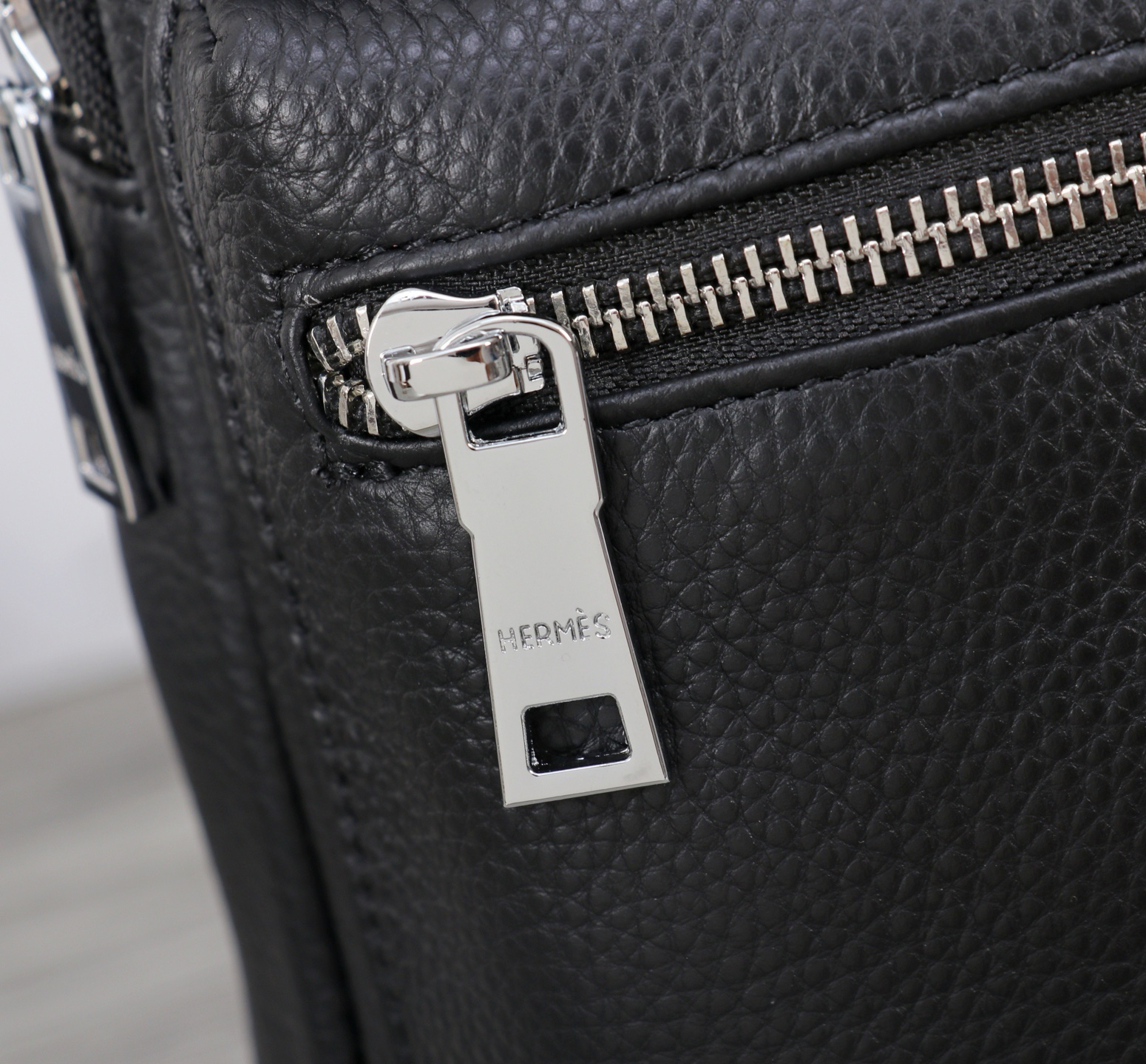 エルメス「Hermès」エンボス レザー ファニーパック