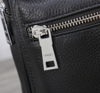 エルメス「Hermès」エンボス レザー ファニーパック