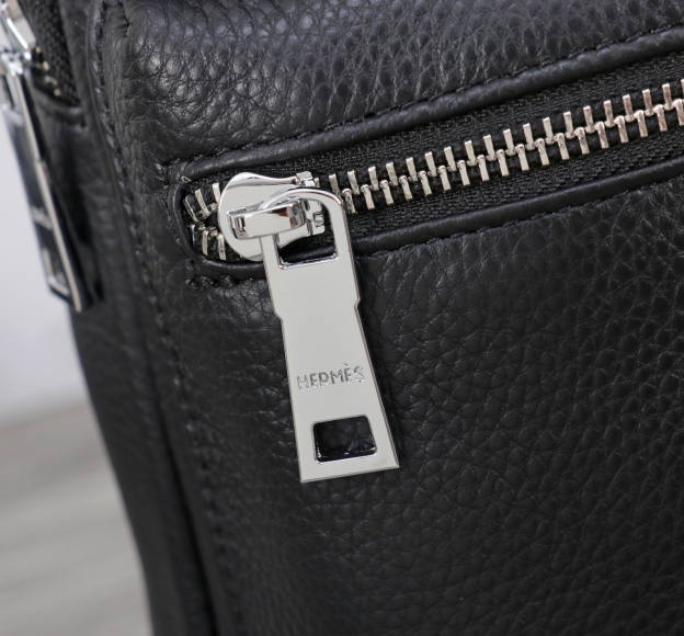 エルメス「Hermès」エンボス レザー ファニーパック