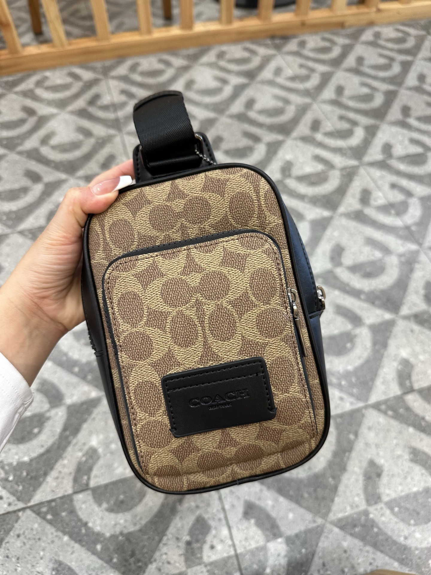 コーチ「Coach」WEST レザー メンズ クロスボディバッグ