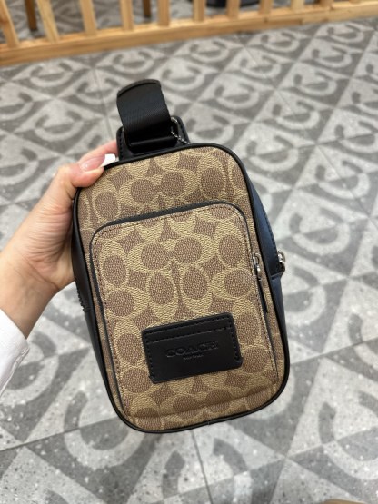 コーチ「Coach」WEST レザー メンズ クロスボディバッグ