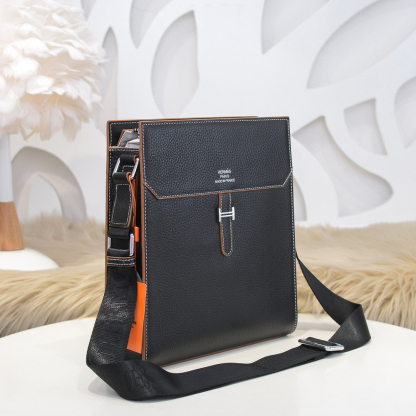 エルメス「Hermès」メンズ Tプレート 縦型クロスボディバッグ