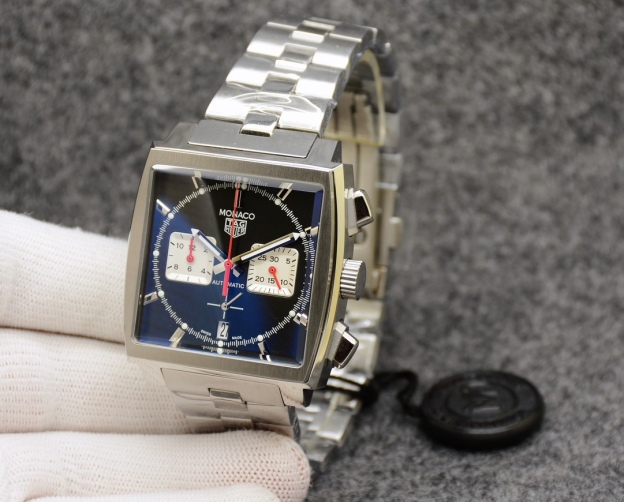 タグ・ホイヤー「TAG Heuer」カレラ クォーツ メンズウォッチ 40mm