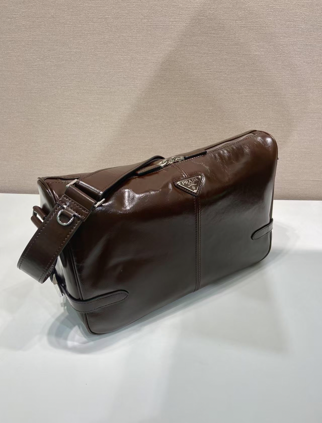 プラダ「Prada」レザー ショルダーバッグ