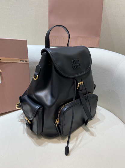 ミュウミュウ「Miu Miu」レザーバックパック