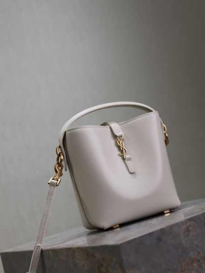 2026サンローラン「Saint Laurent LE 37 ミニ スムースカーフレザー バケツバッグ