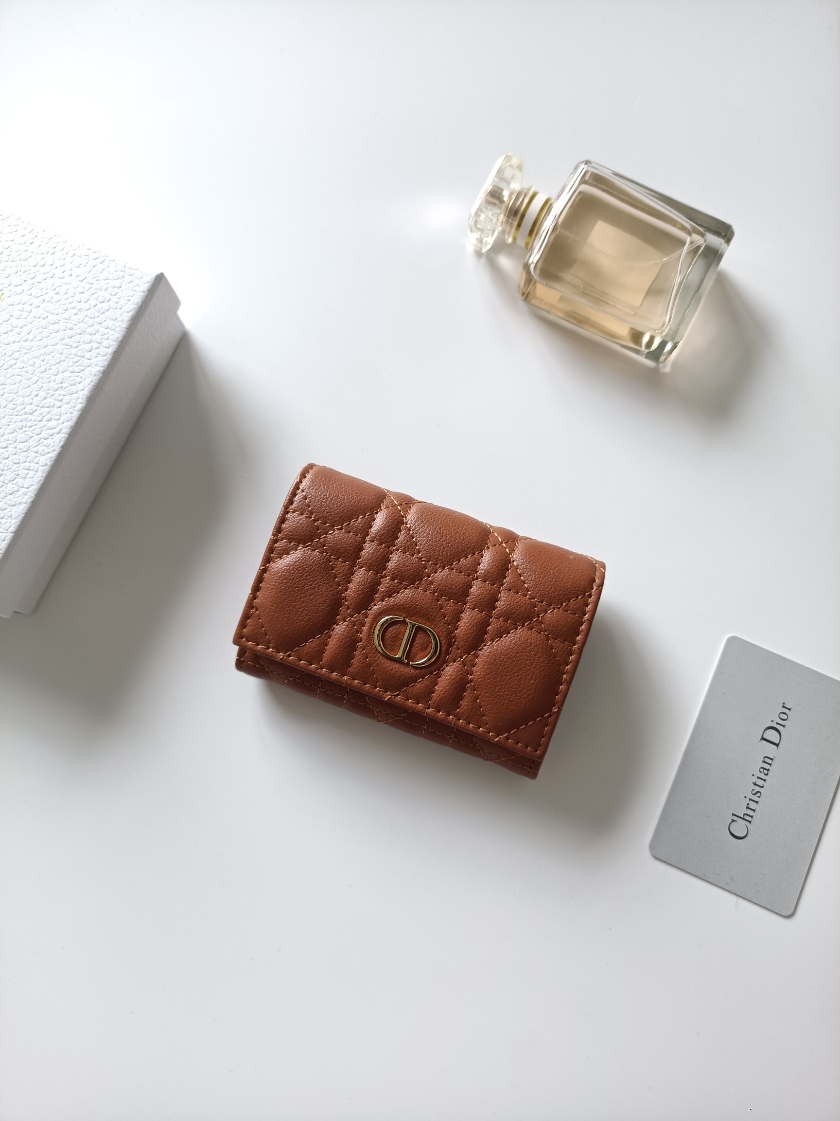 ディオール「Dior」ディオール 30 モンテーニュ グリシン ウォレット / コンパクトウォレット
