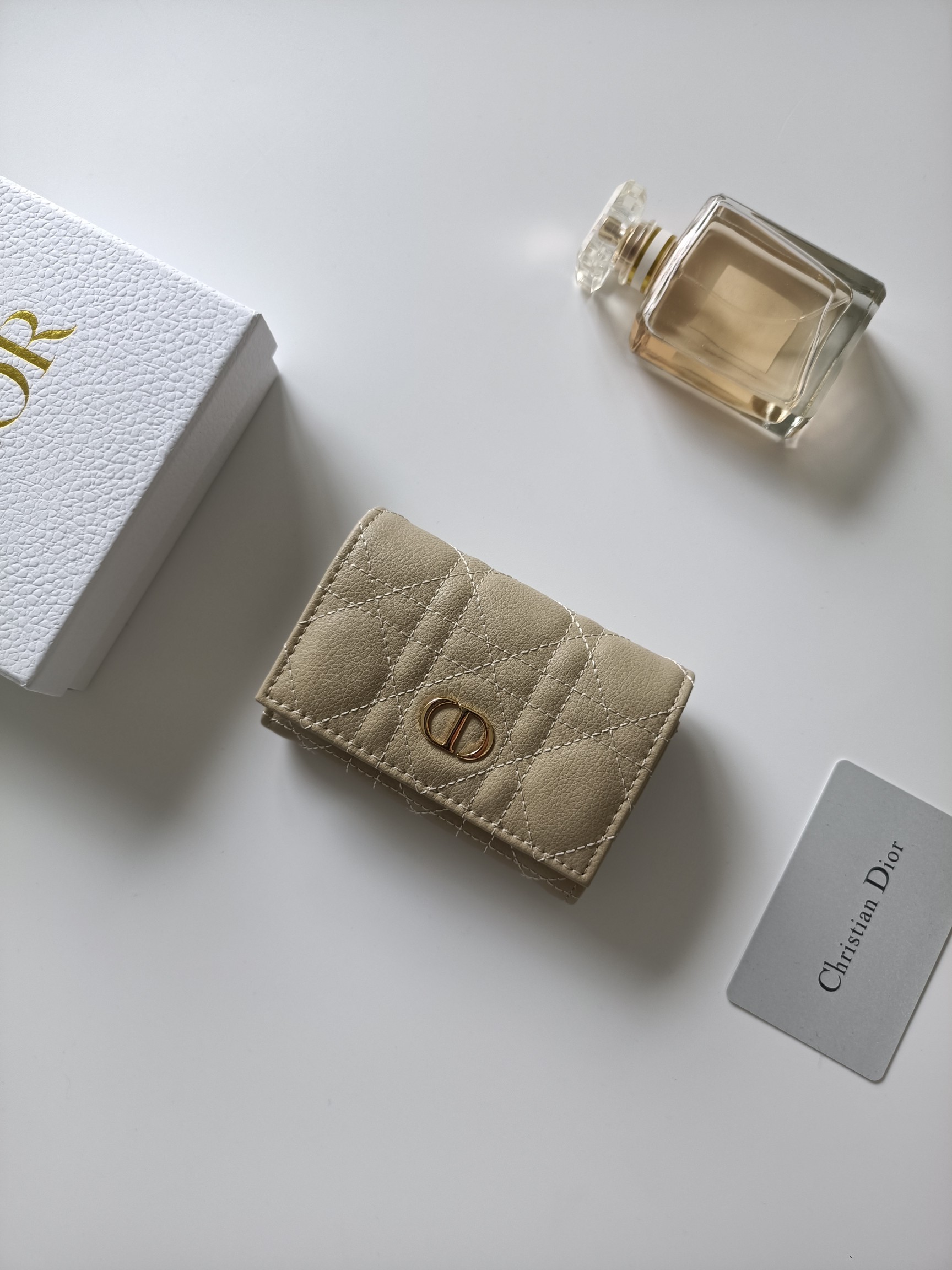 ディオール「Dior」ディオール 30 モンテーニュ グリシン ウォレット / コンパクトウォレット