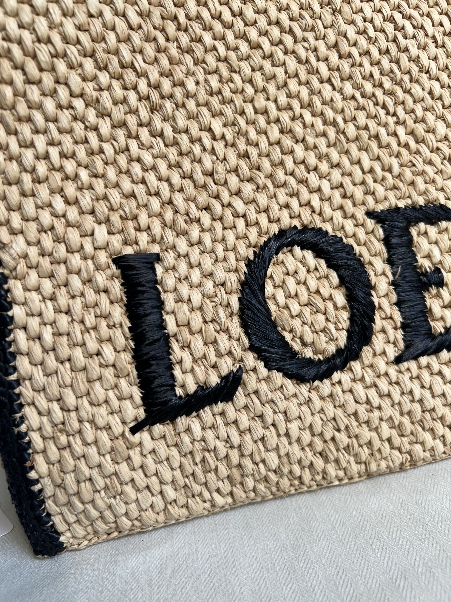 ロエベ「Loewe」Anagram Basket ラージトートバッグ ラフィア素材