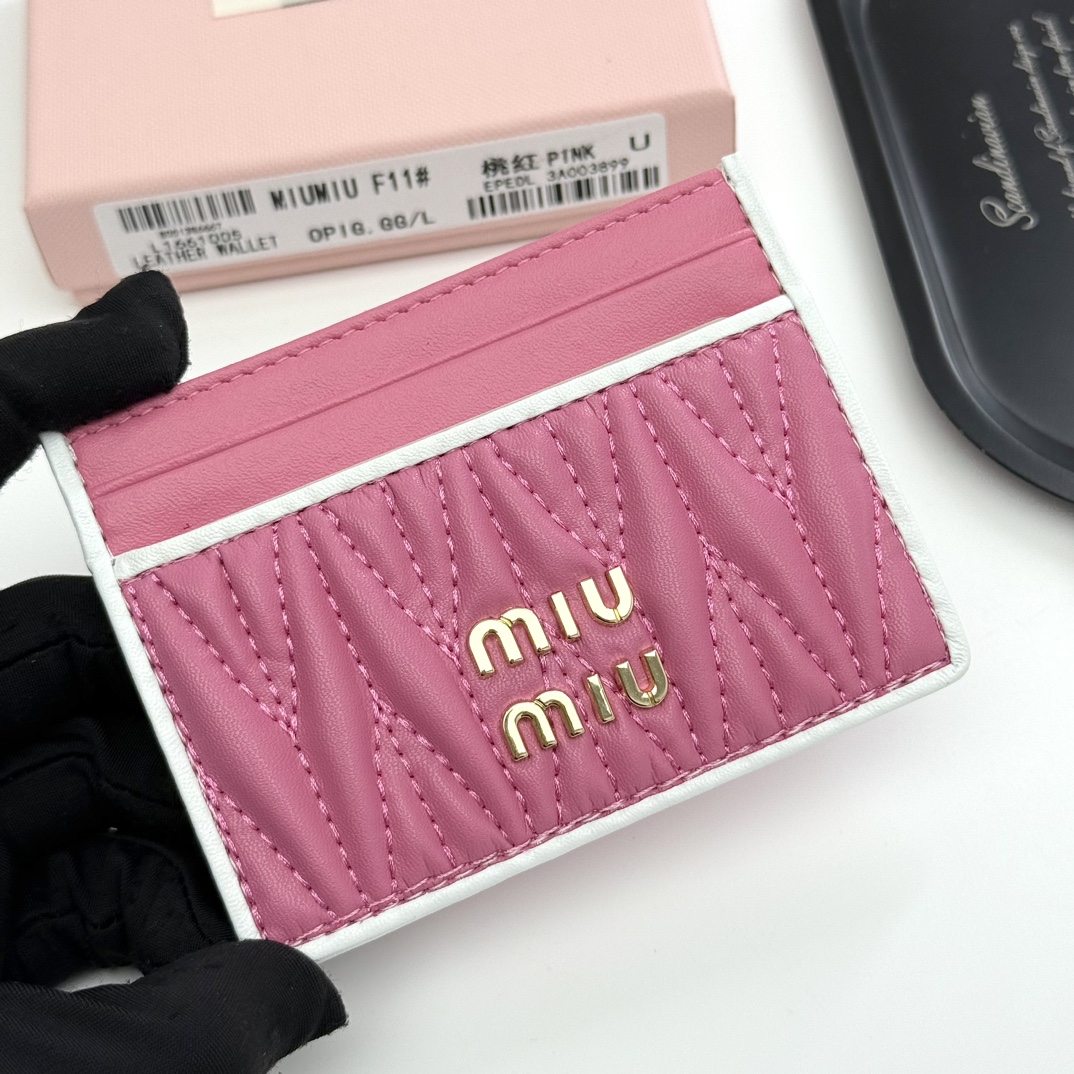 ミュウミュウ「Miu Miu」ミュウミュウ マテラッセ ラムスキン マルチウォレット F11 / コンパクトウォレット.