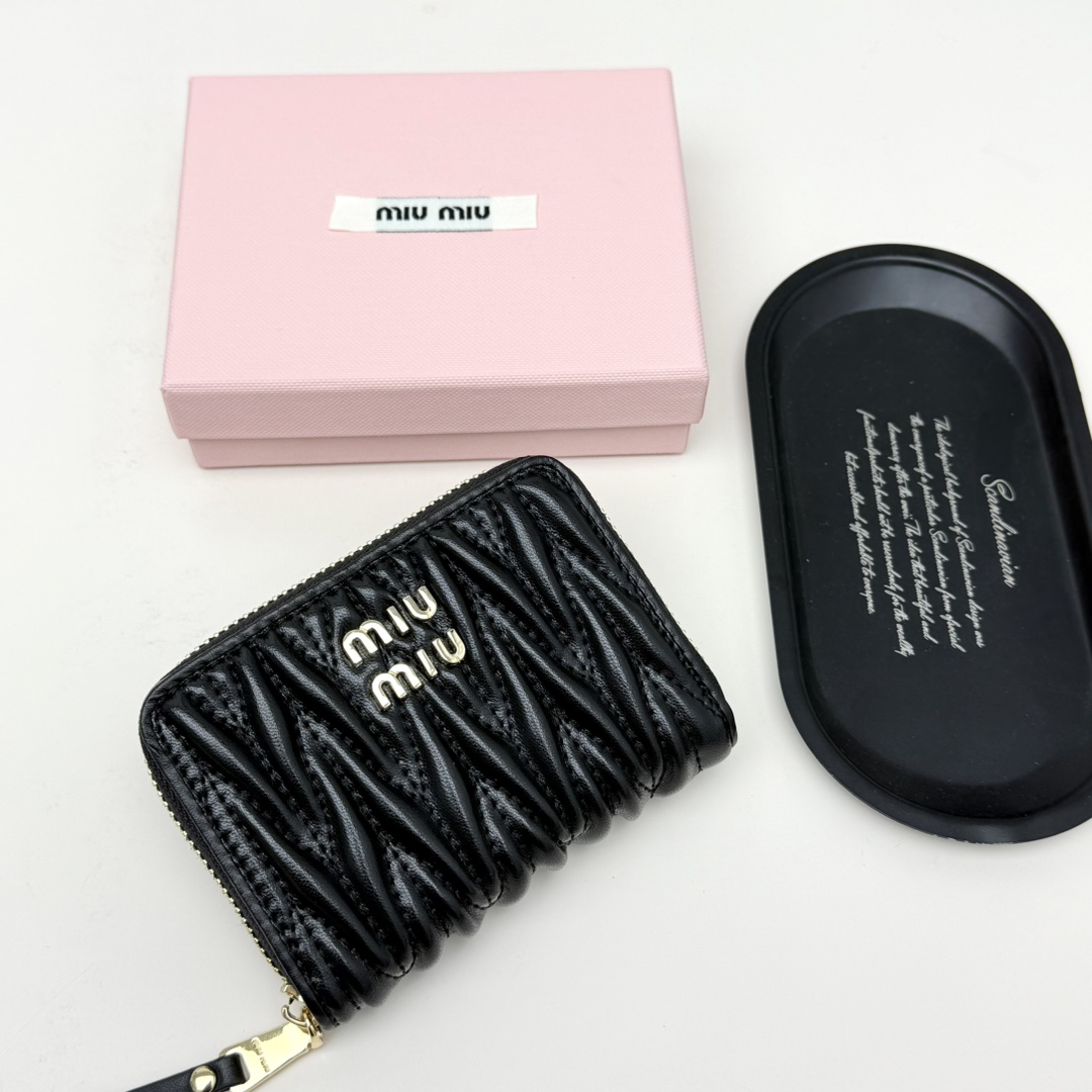 ミュウミュウ「Miu Miu」ミュウミュウ マテラッセ ラムスキン カードケース 793 / カードホルダー