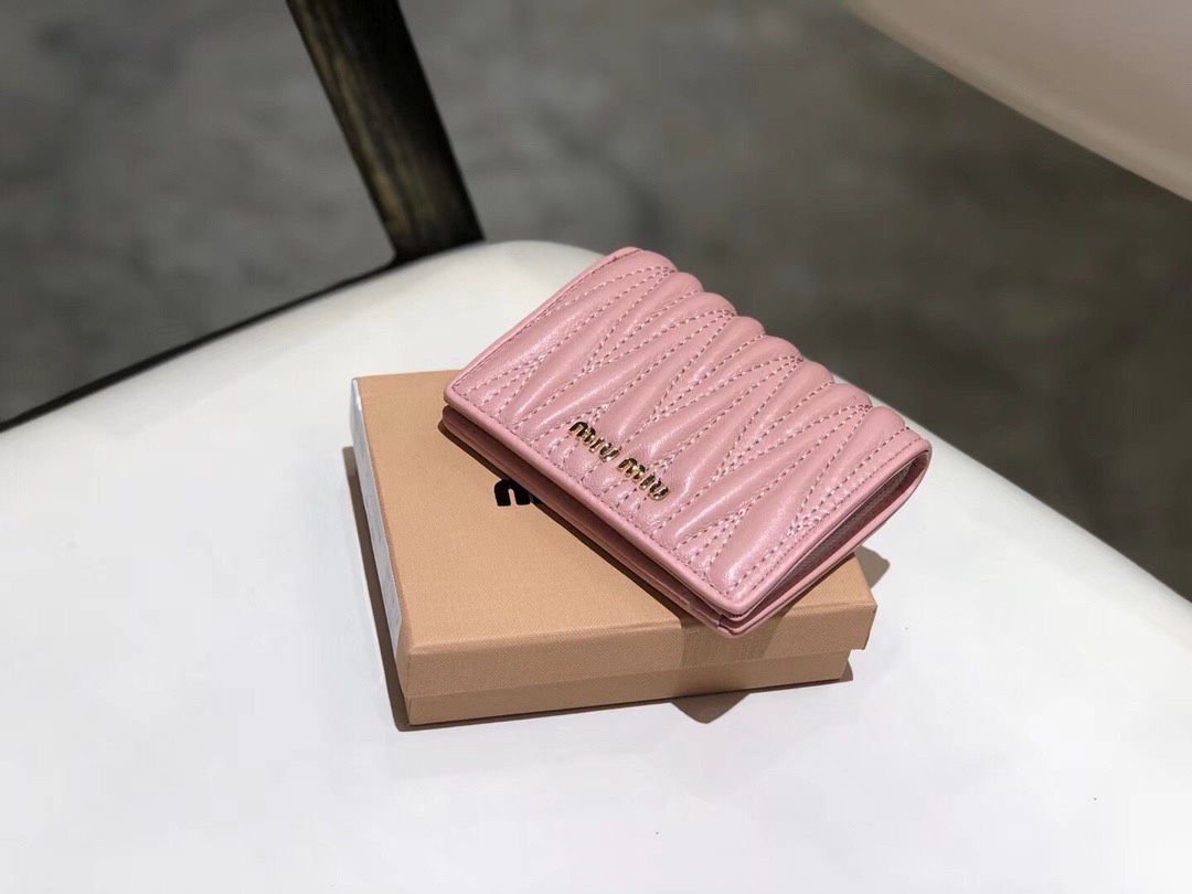 ミュウミュウ「Miu Miu」ミュウミュウ ラムスキン コンパクトバッグ 5439 / ショルダーバッグ