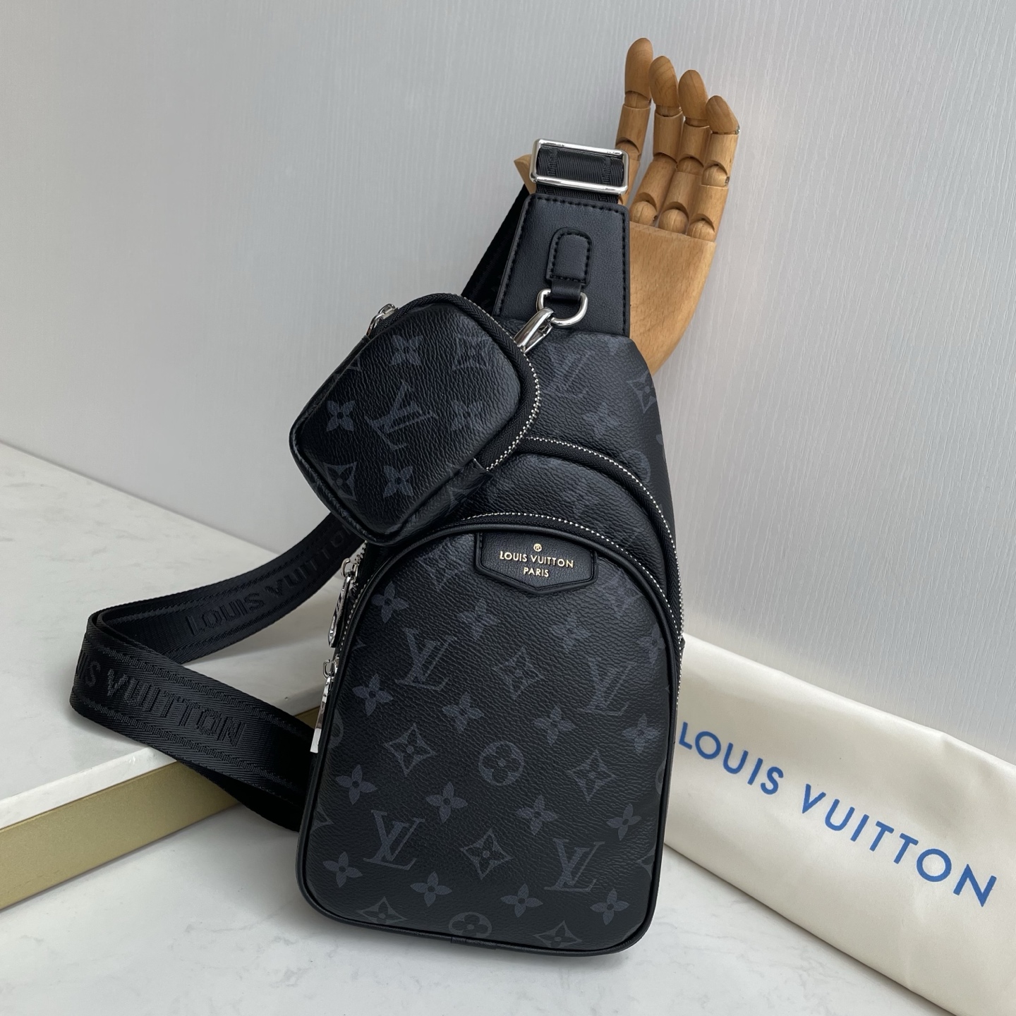ルイ・ヴィトン「Louis Vuitton」ルイ・ヴィトン メンズ チェストバッグ / クロスボディバッグ 