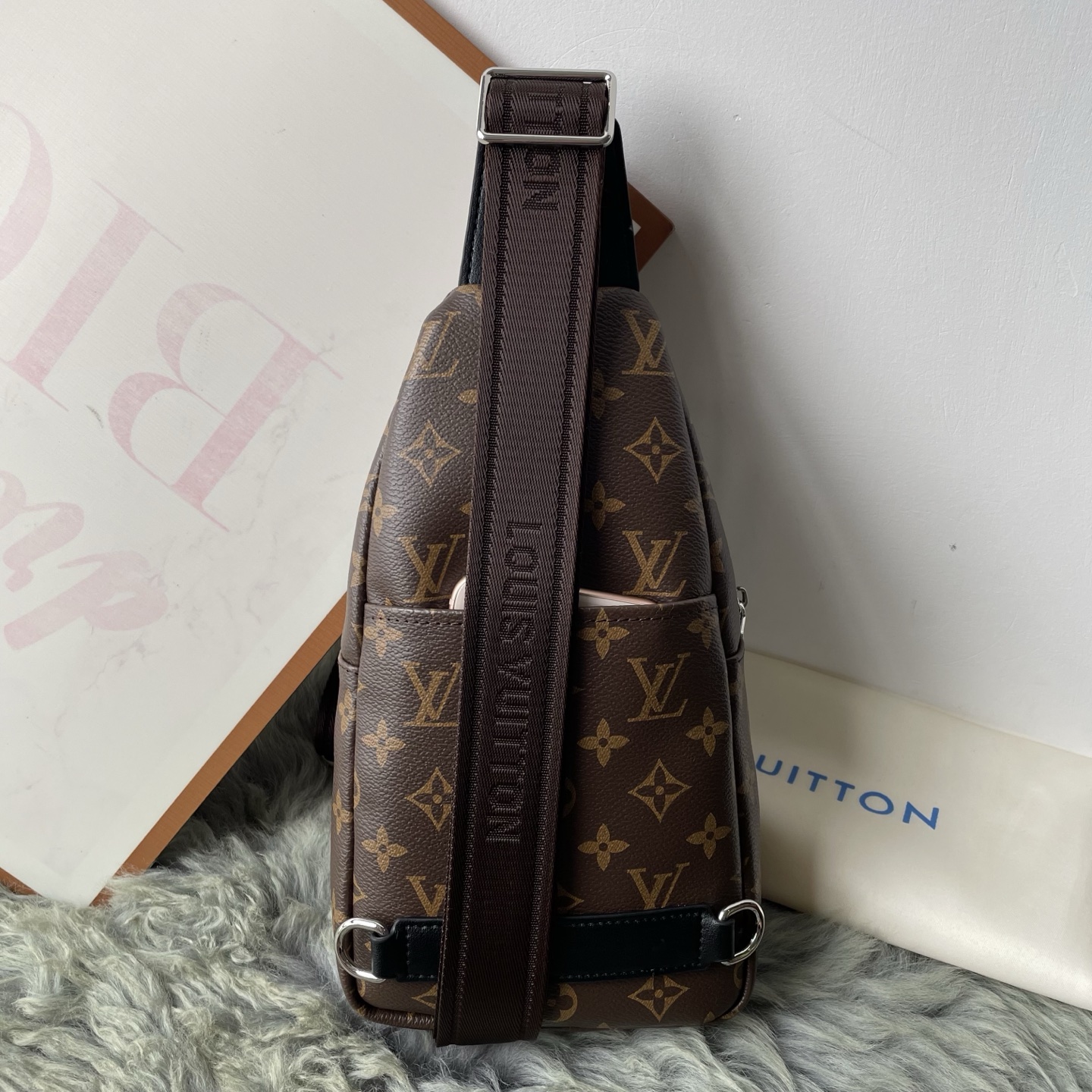 ルイ・ヴィトン「Louis Vuitton」ルイ・ヴィトン メンズ チェストバッグ / クロスボディバッグ