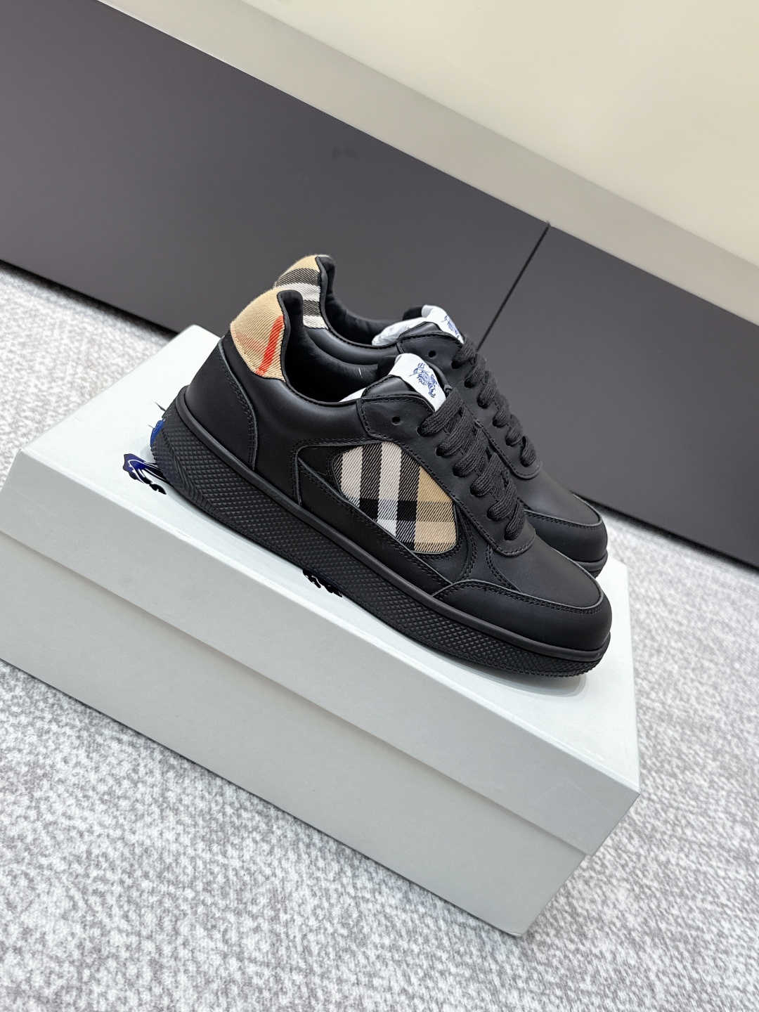 バーバリー「Burberry」バーバリー テラス スニーカー / レザースニーカー