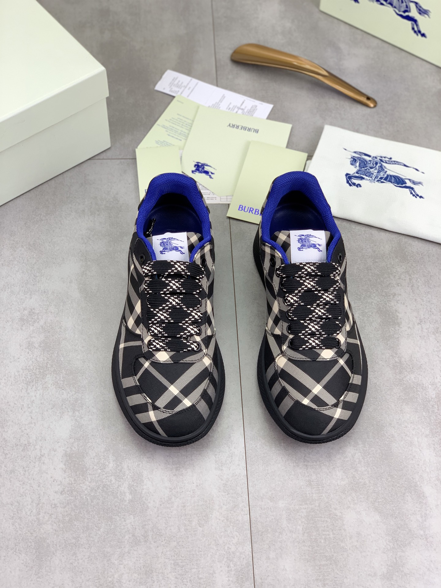 バーバリー「Burberry」バーバリー テラス スニーカー / レザースニーカー
