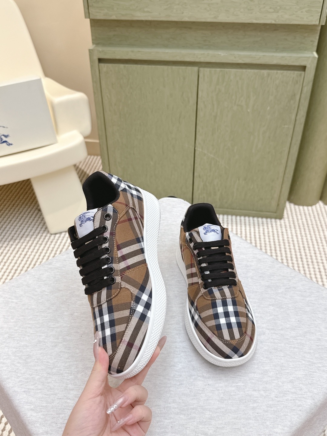 バーバリー「Burberry」バーバリー テラス スニーカー / レザースニーカー