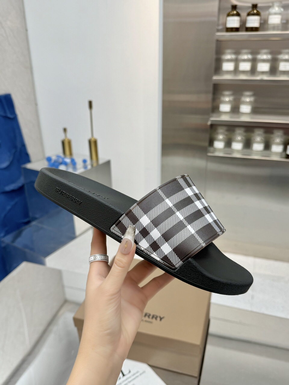 バーバリー「Burberry」バーバリー ヴィンテージ チェック スライドサンダル / ビーチサンダル