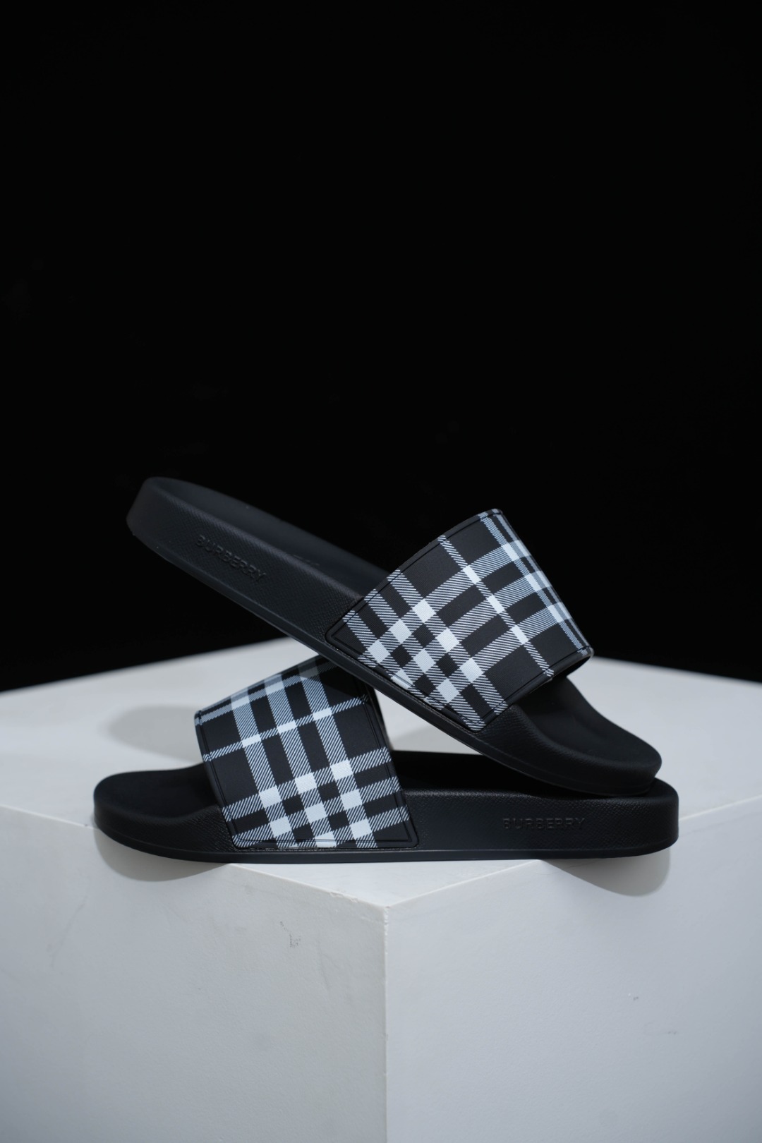 バーバリー「Burberry」バーバリー ヴィンテージ チェック スライドサンダル / ビーチサンダル