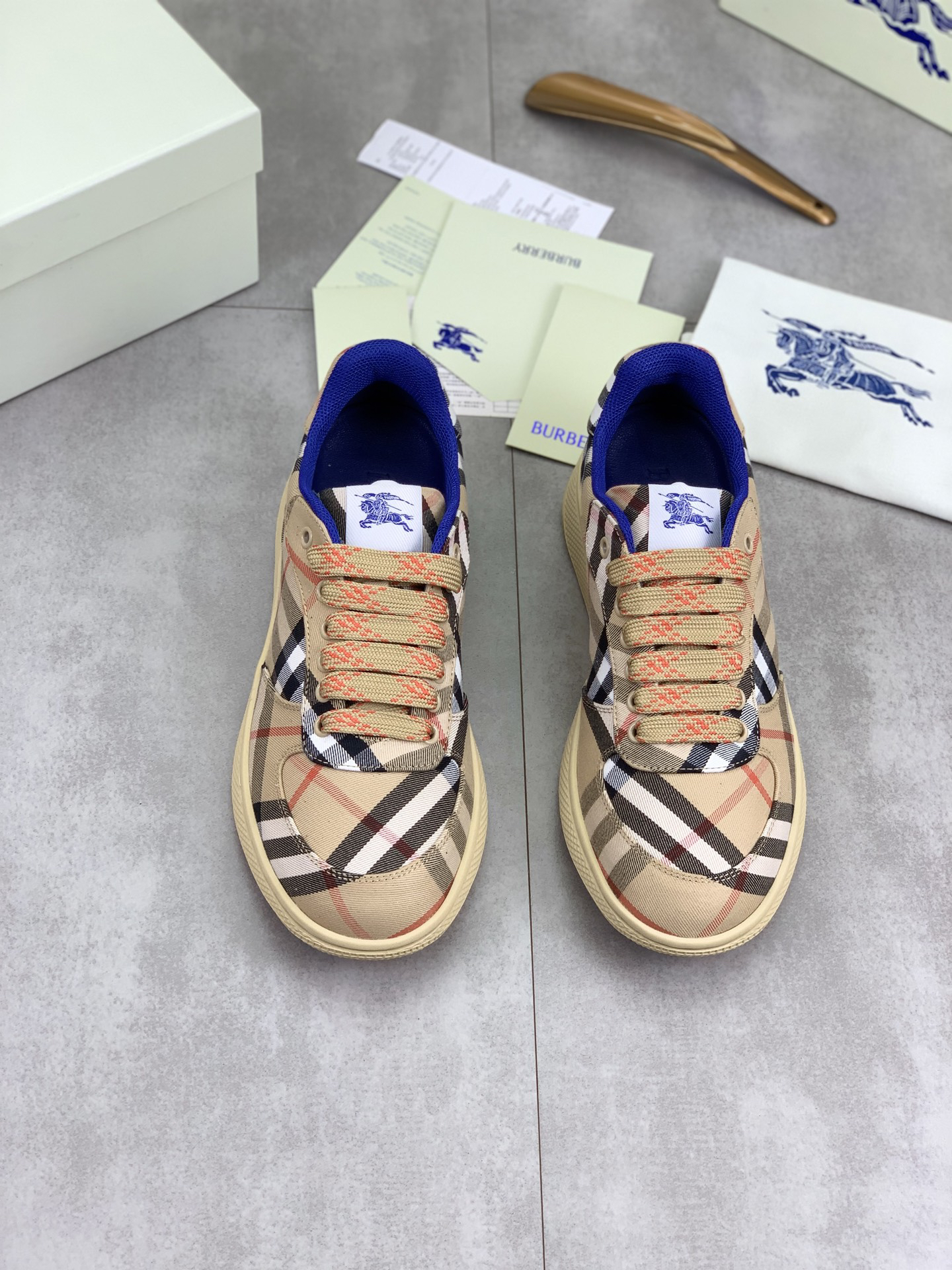 バーバリー「Burberry」バーバリー テラス スニーカー / レザースニーカー