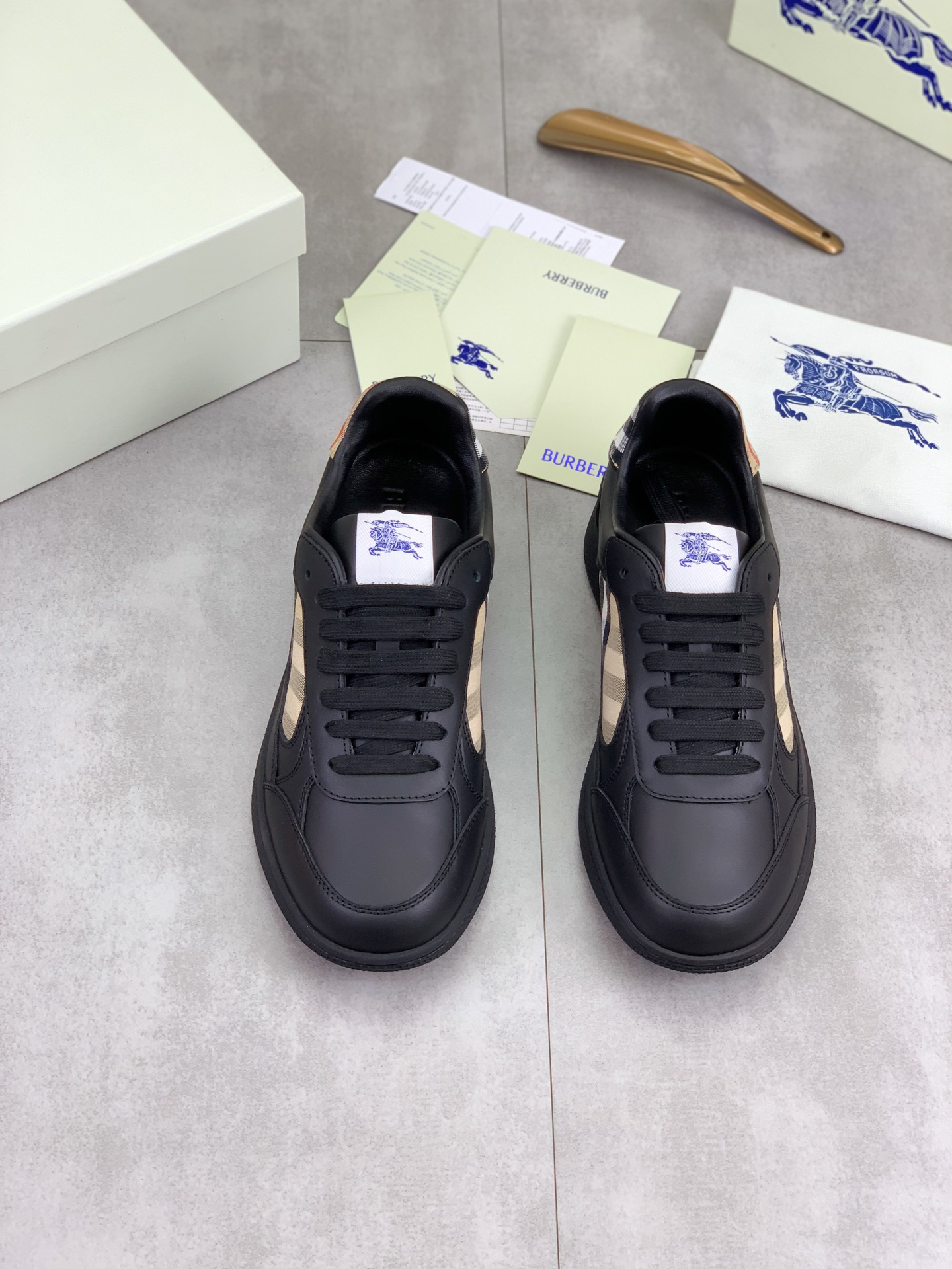 バーバリー「Burberry」バーバリー テラス スニーカー / レザースニーカー