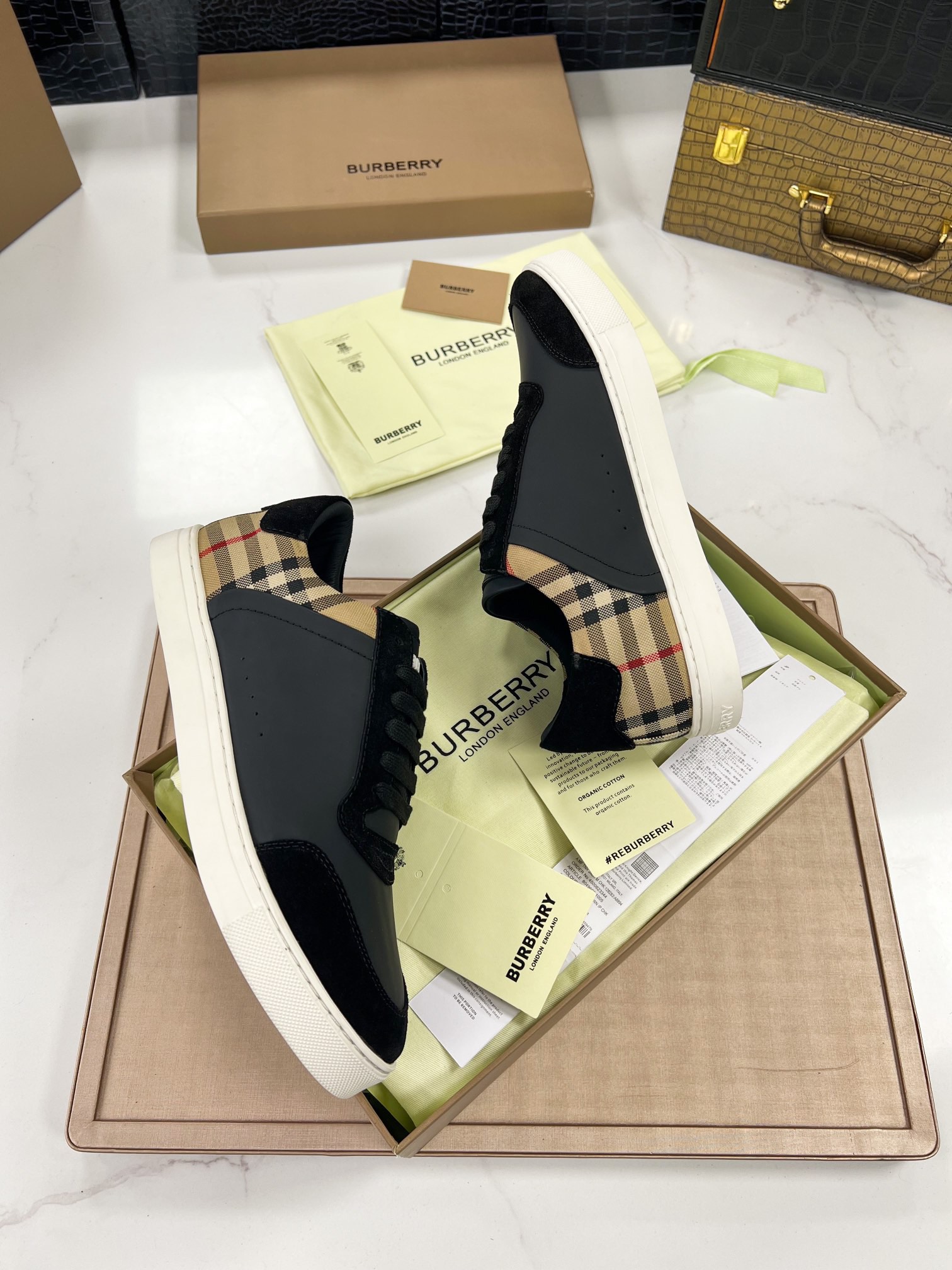 バーバリー「Burberry」バーバリー テラス スニーカー / レザースニーカー