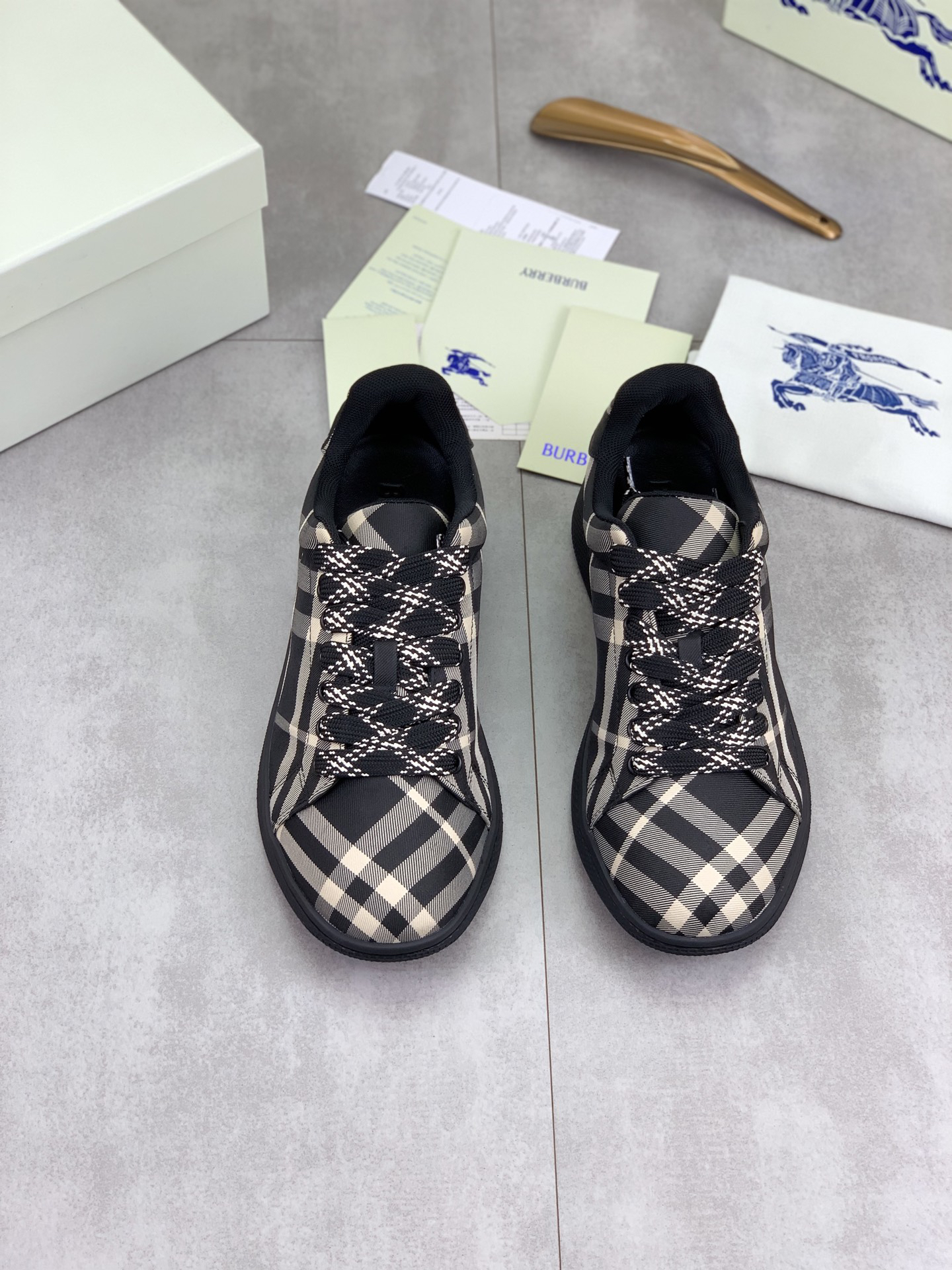 バーバリー「Burberry」バーバリー テラス スニーカー / レザースニーカー