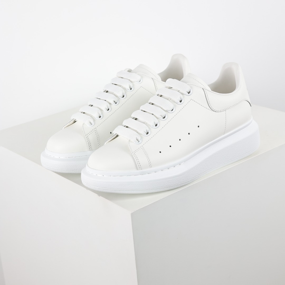 アレキサンダー・マックイーン「Alexander McQueen」アレキサンダーマックイーン オーバーサイズ スニーカー / レザースニーカー