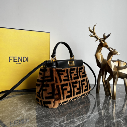 フェンディ「Fendi」シープスキン珐琅シリーズ ミニトートバッグ