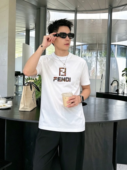 フェンディ「Fendi」ロゴプリントTシャツ / ショートスリーブ クルーネック