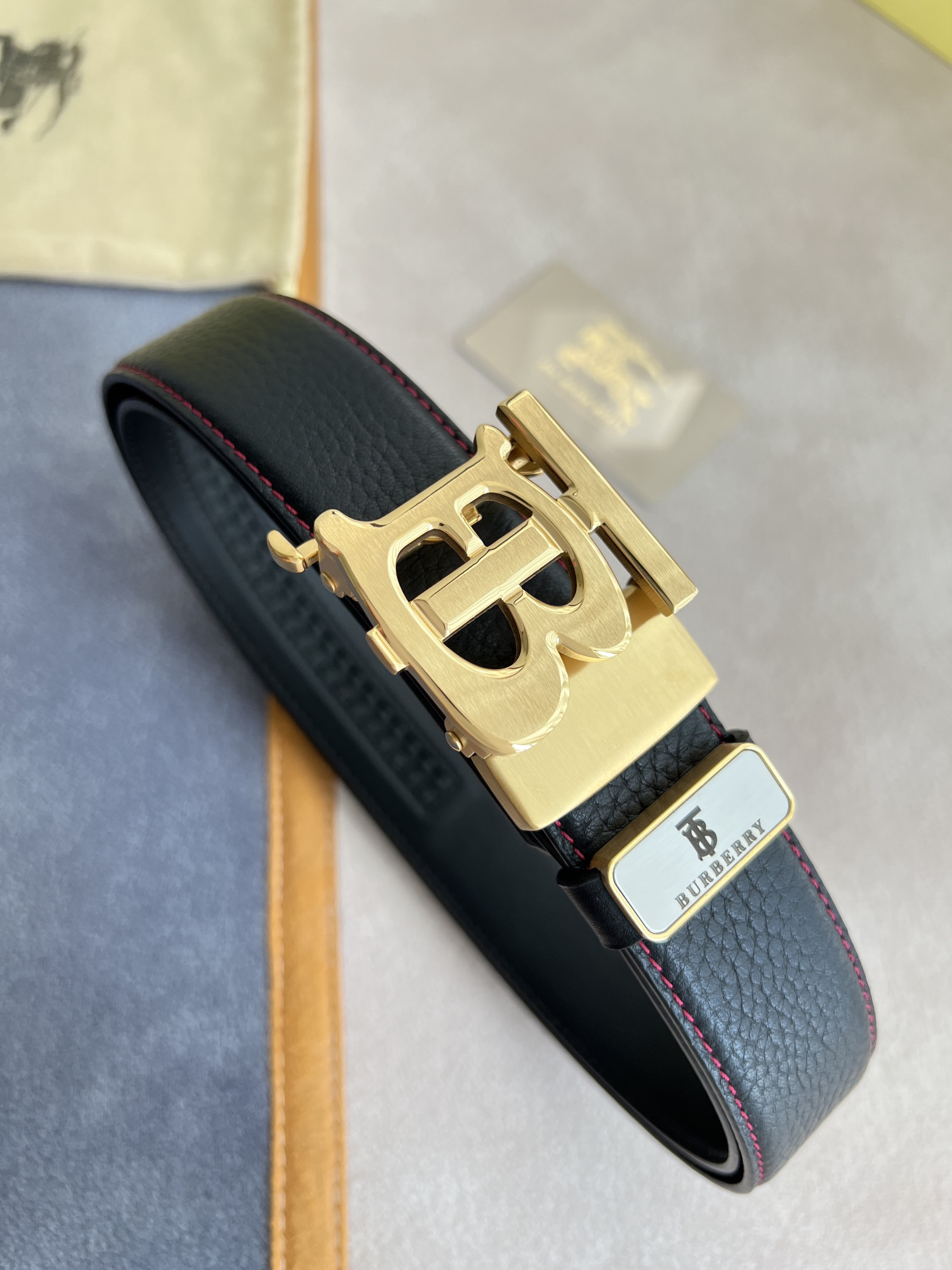 バーバリー「Burberry」オートロックTBベルト 2色