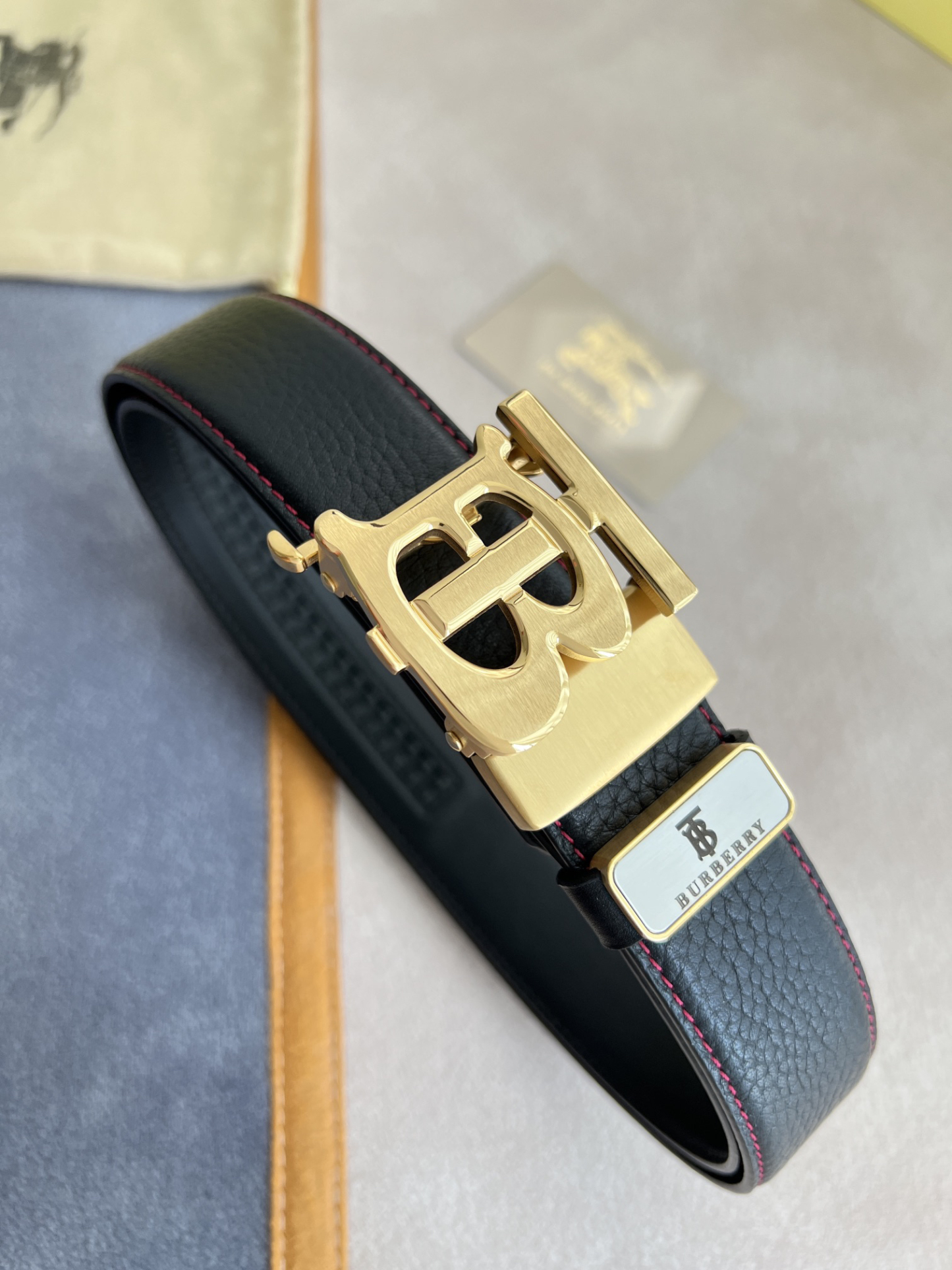 バーバリー「Burberry」オートロックTBベルト 2色