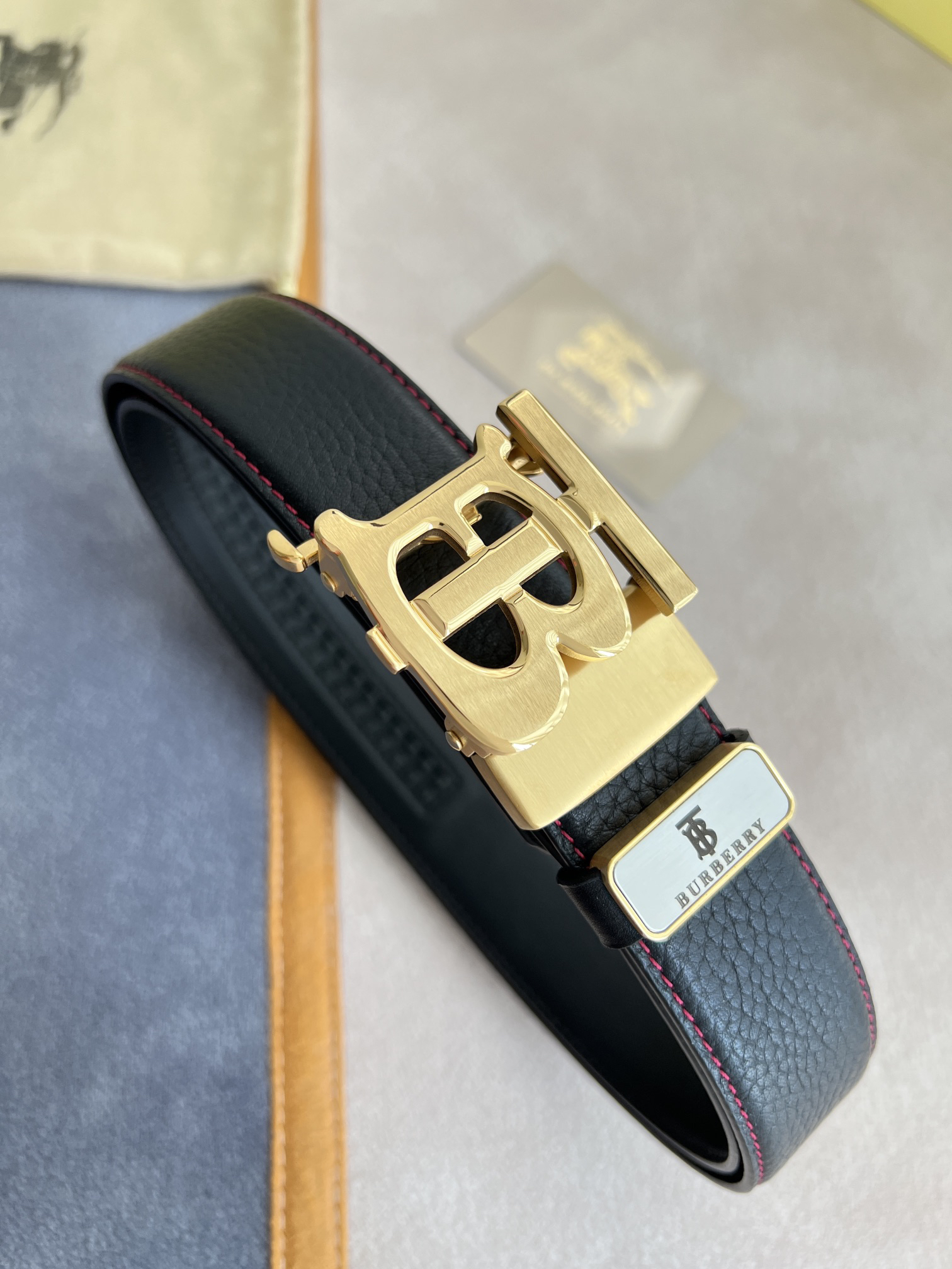 バーバリー「Burberry」オートロックTBベルト 2色