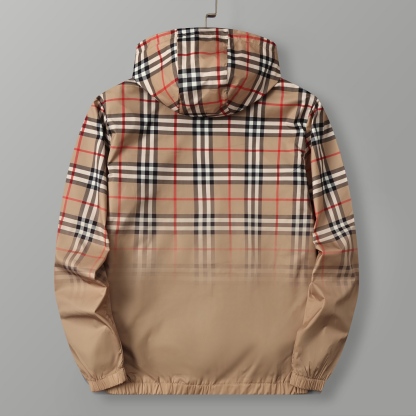 バーバリー「Burberry」バーバリー ロゴプリント ジップアップジャケット / アウター
