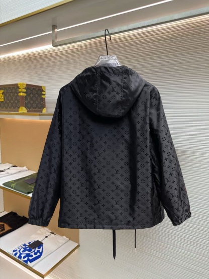 ルイ・ヴィトン「Louis Vuitton」ルイ・ヴィトン ロゴプリント ジップアップジャケット / アウター