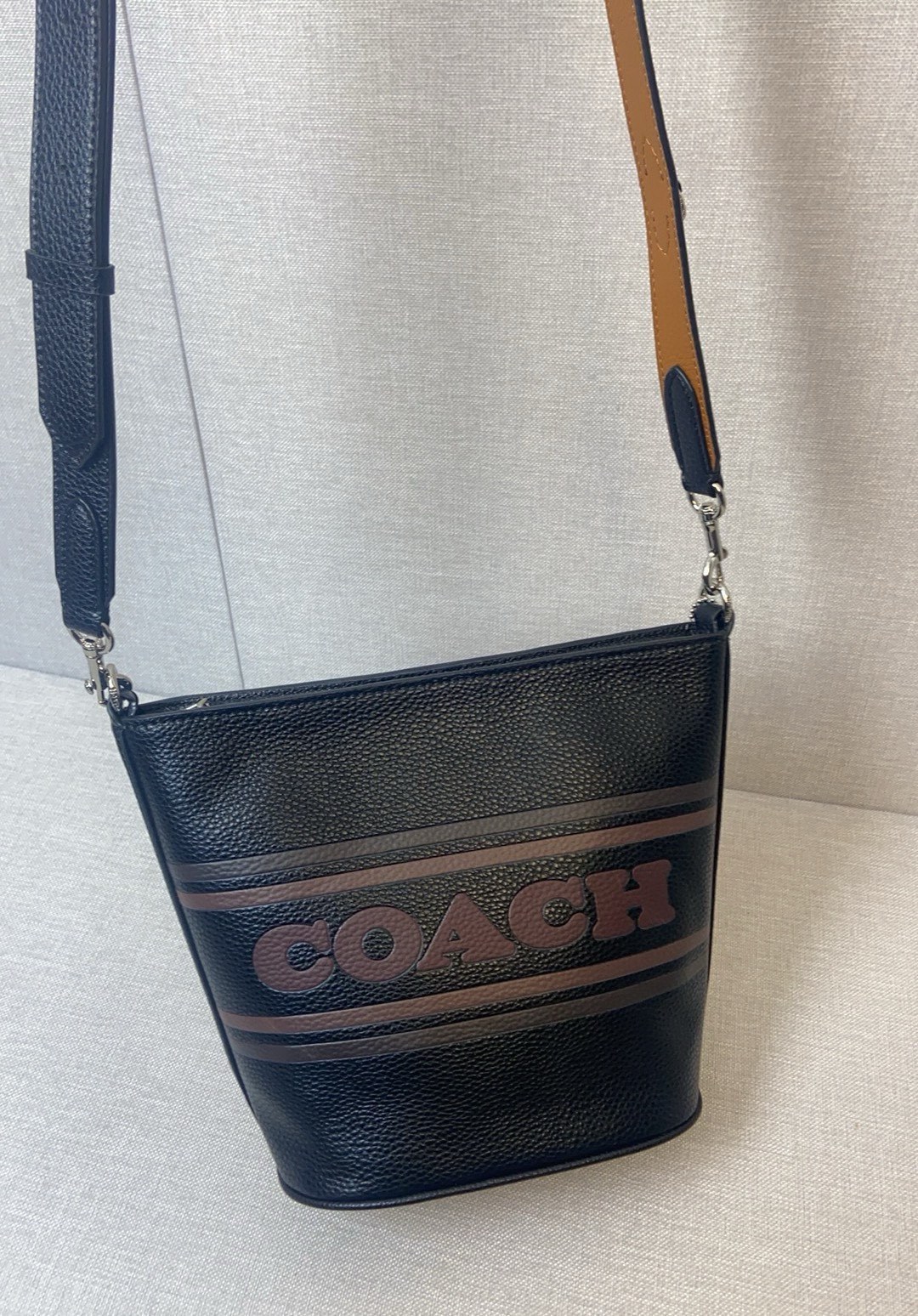 コーチ「Coach」Logan レザー バケットバッグ
