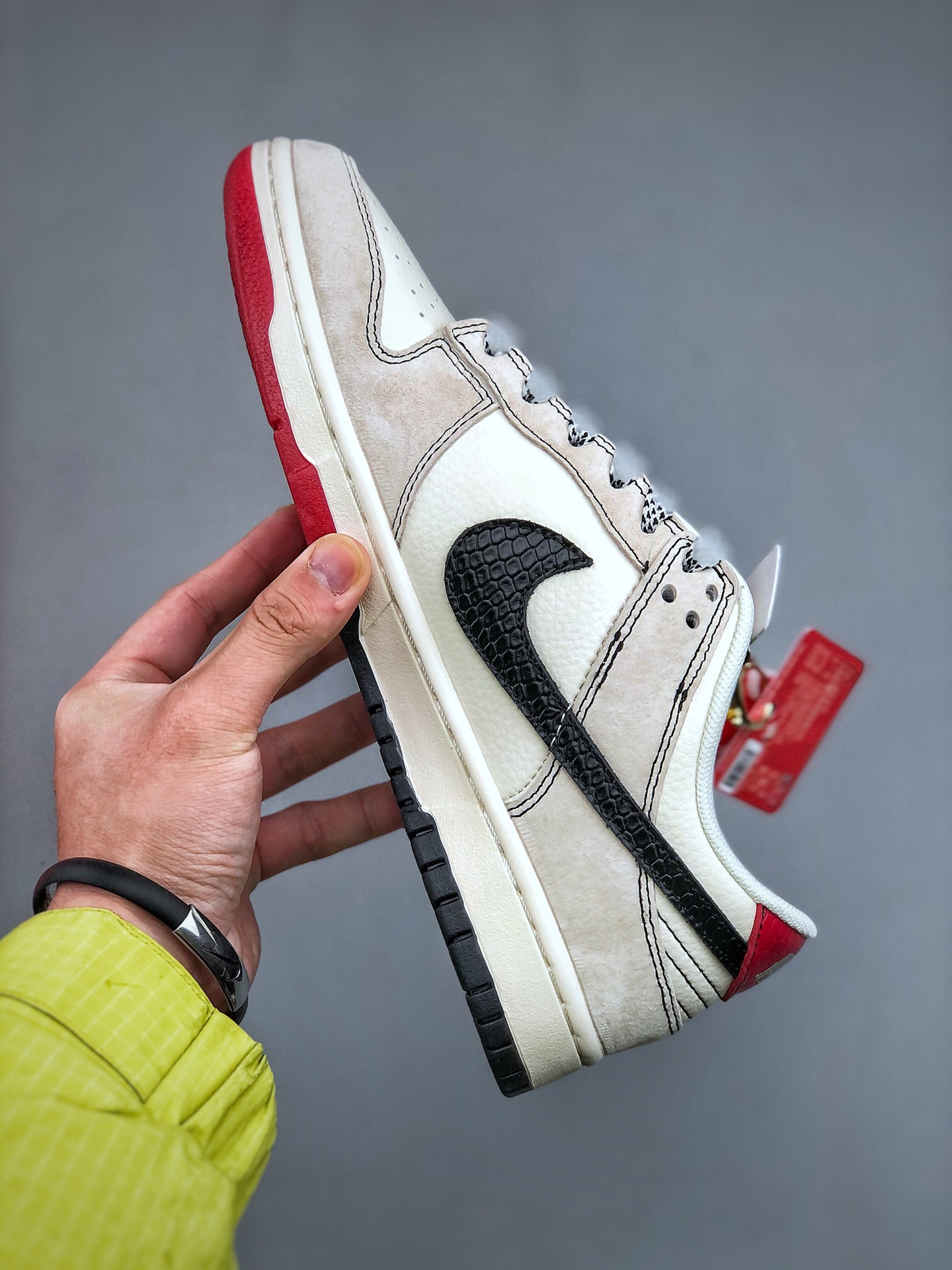 【超入手困難】「コラボモデル」Supreme x Nike SB Dunk Low スニーカー